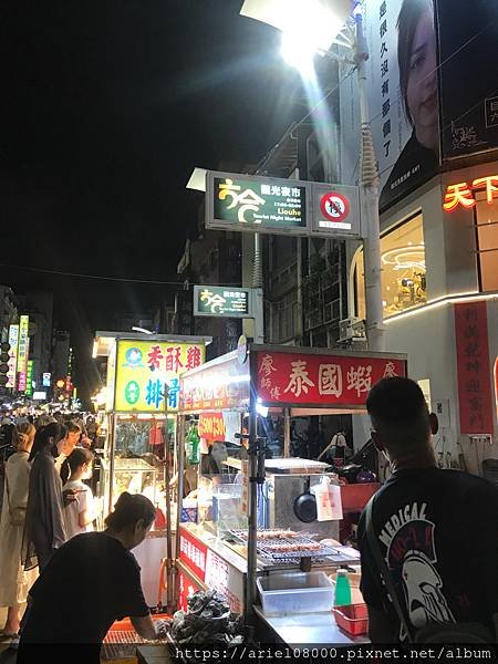 「高雄景點」六合夜市-新興區-高雄市/六合夜市/以客為重、用