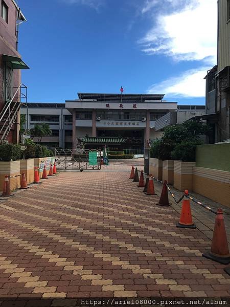「高雄景點美食」鹽埕堀江商圈 -鹽埕埔國小-SKB文具店/古