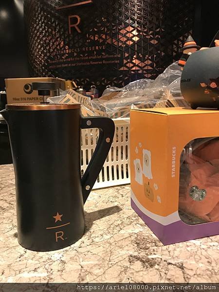 「台北美食」 星巴克101-B1門市-信義區-台北不限時咖啡