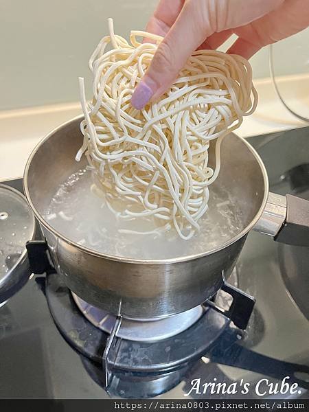 【Arina 美食】新上市 老協珍牛肉麵 ~ 獨創滾刀塊切法