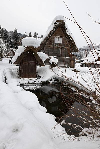圖片上的童話世界雪都是這樣圓圓的~~