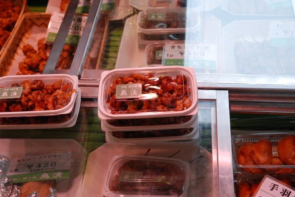 但肚子被K.O了～不然老大說要買雞皮回飯店吃