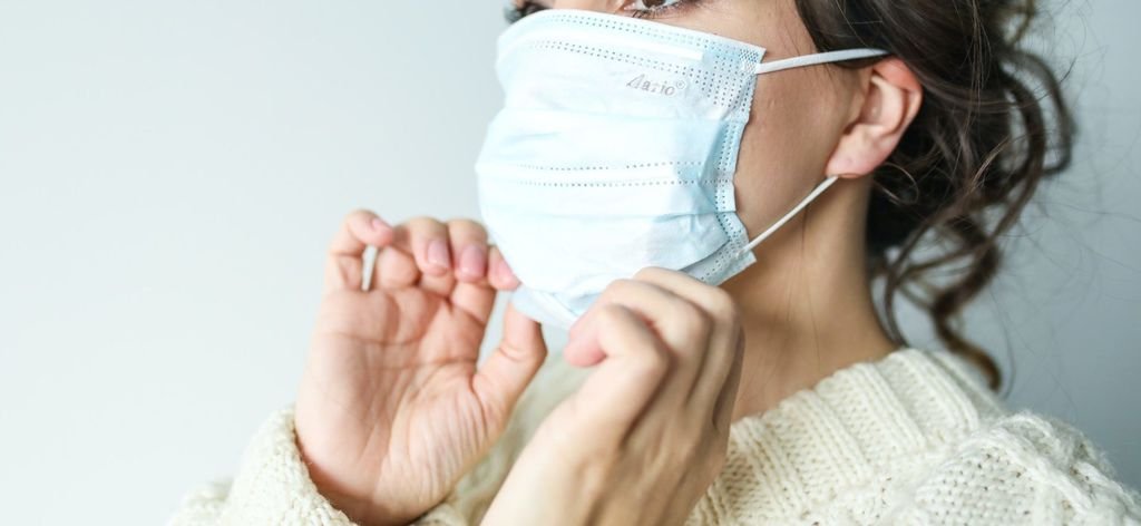 woman-in-white-face-mask-3873193-1920x885.jpg