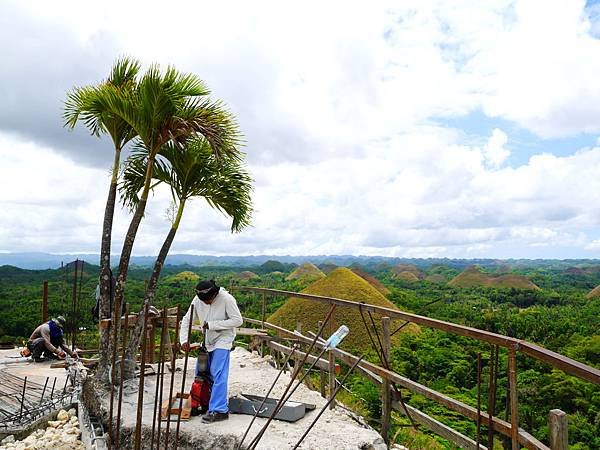 02-宿霧巧克力山 Chocolate Hills 酸酸.JPG