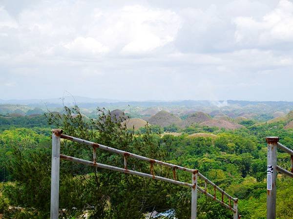 20-宿霧巧克力山 Chocolate Hills 酸酸.JPG