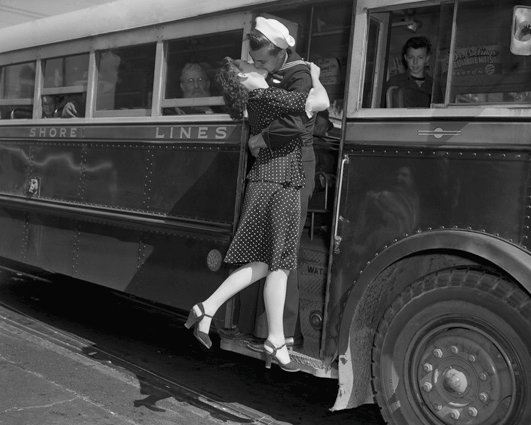 Vintage Photos of Soldiers Kissing Their Loved Ones (4).jpeg