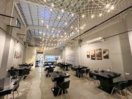 台南伍鍋貳牛鍋內用座位照