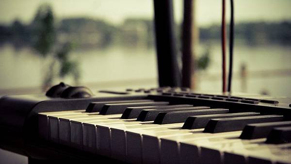 Free-Desktop-HD-Piano-Backgrounds-768x432.jpg