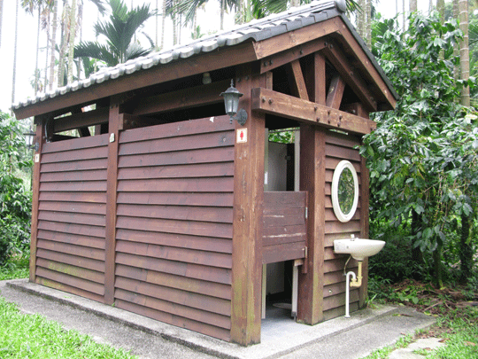 華山咖啡--文學步道-公廁.gif