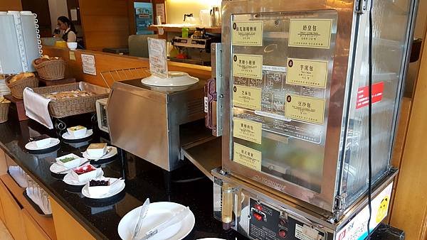 台南飯店美食推薦台南商務會館自助早餐buffet牛肉湯吃到飽