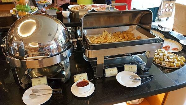 台南飯店美食推薦台南商務會館自助早餐buffet牛肉湯吃到飽