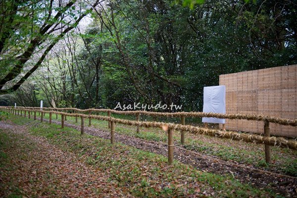 流鏑馬（やぶさめ）是日本的一種騎射藝術，射手策馬於2町（約2