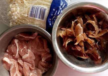 香料炒菇豬1