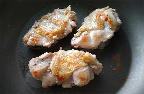 香煎雞腿排佐橙香莎莎醬5.jpg