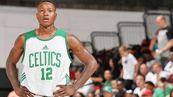 071815-NBA-celtics-rozier-looks-on-ahn-PI.vresize.1200.675.high.25.jpg