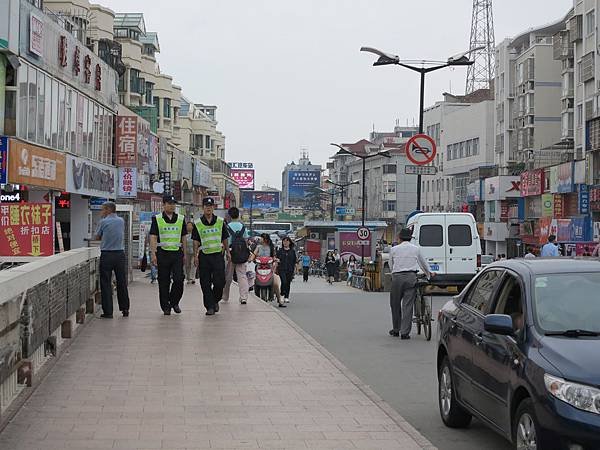 不知是公安還是?.JPG
