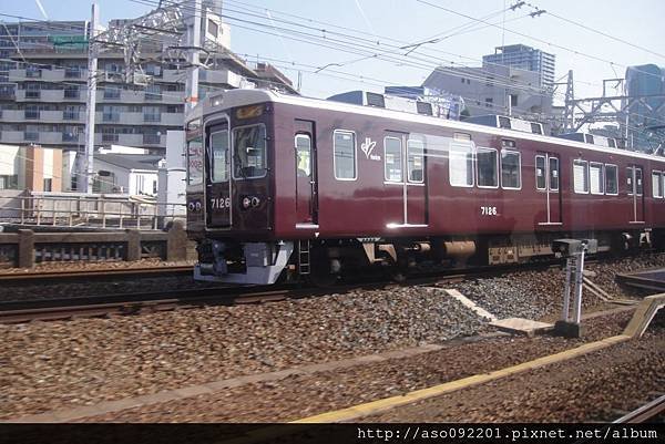 10230200平行行駛的電車