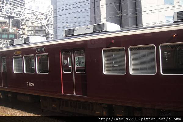 10230210開往寶塚的電車