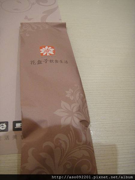 2015121310紙包裝的餐具