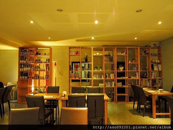 2016050606用餐區與書架