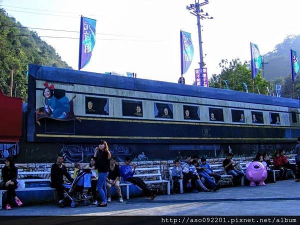 2016092925火車車身
