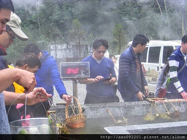 2016100909煮食區的人