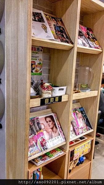 2016120909開架雜誌區