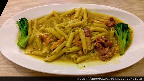 2016120914咖哩燻雞培根筆管麵