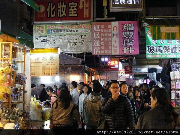 2016121206夜市的人潮2