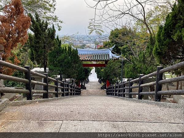 2023040807鳥居旁俯瞰.jpg