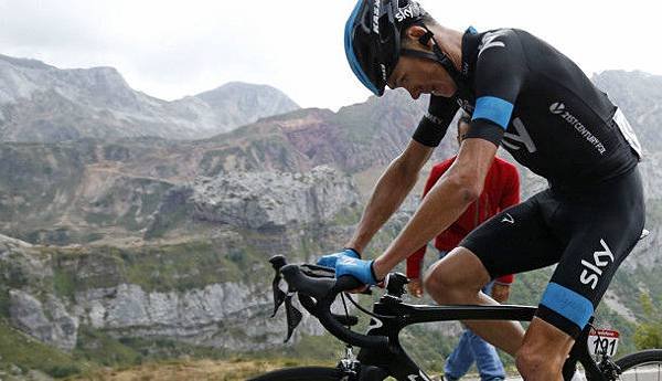 chris-froome-suffering-cracked-team-sky-610x350