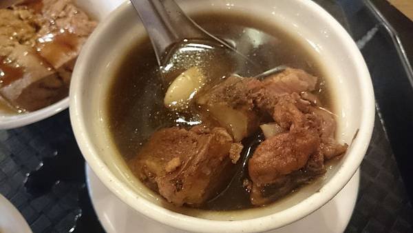 黑蒜頭燉排骨湯1