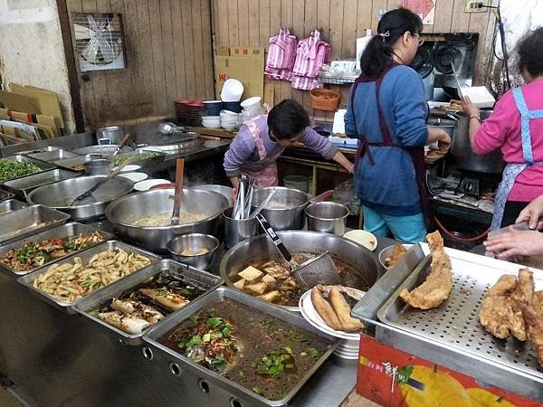 叫我小虎媽【食】【新北市五股】成蘆橋下@原味滷肉飯