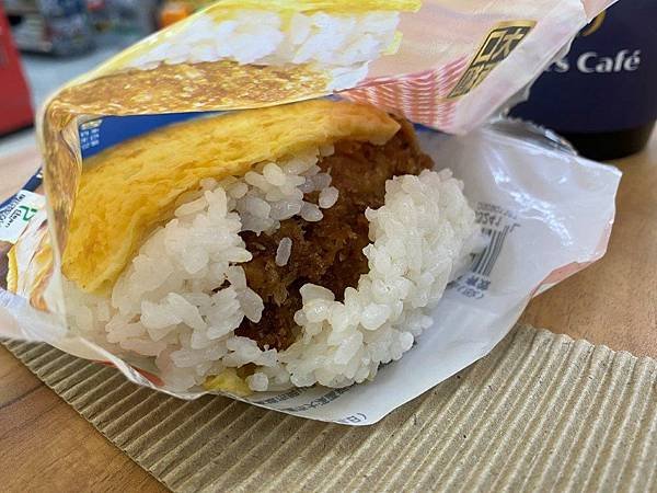 【全家FamilyMart NO.15】大口飯糰系列@奶油起司雞排3.jpg