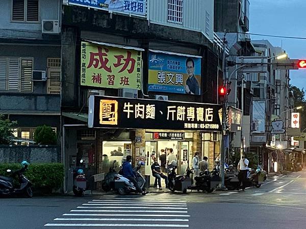 璽子牛肉麵店面.jpg