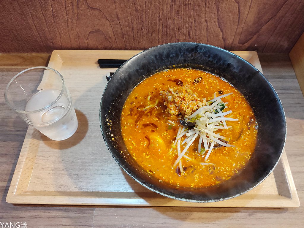 博多担々麺梟