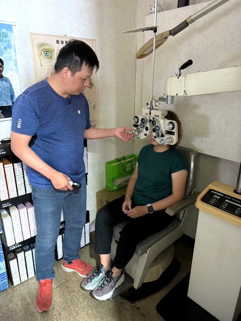台南眼鏡店推薦｜ic berlin 配多焦變色鏡片｜3000