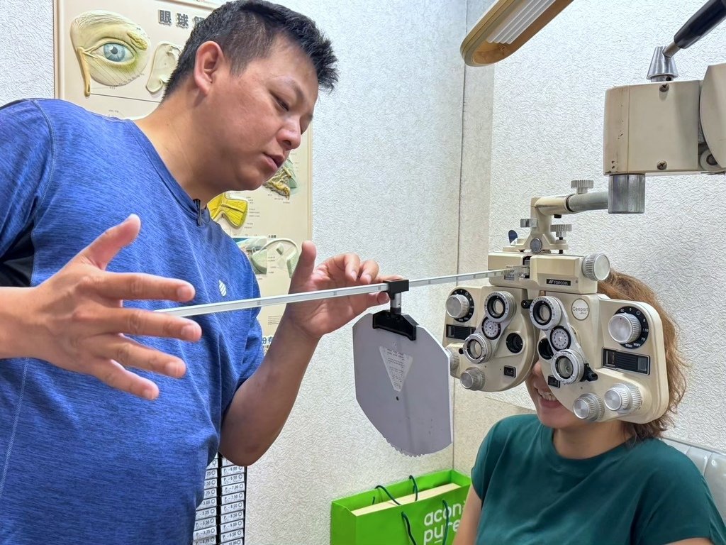 台南眼鏡店推薦｜ic berlin 配多焦變色鏡片｜3000