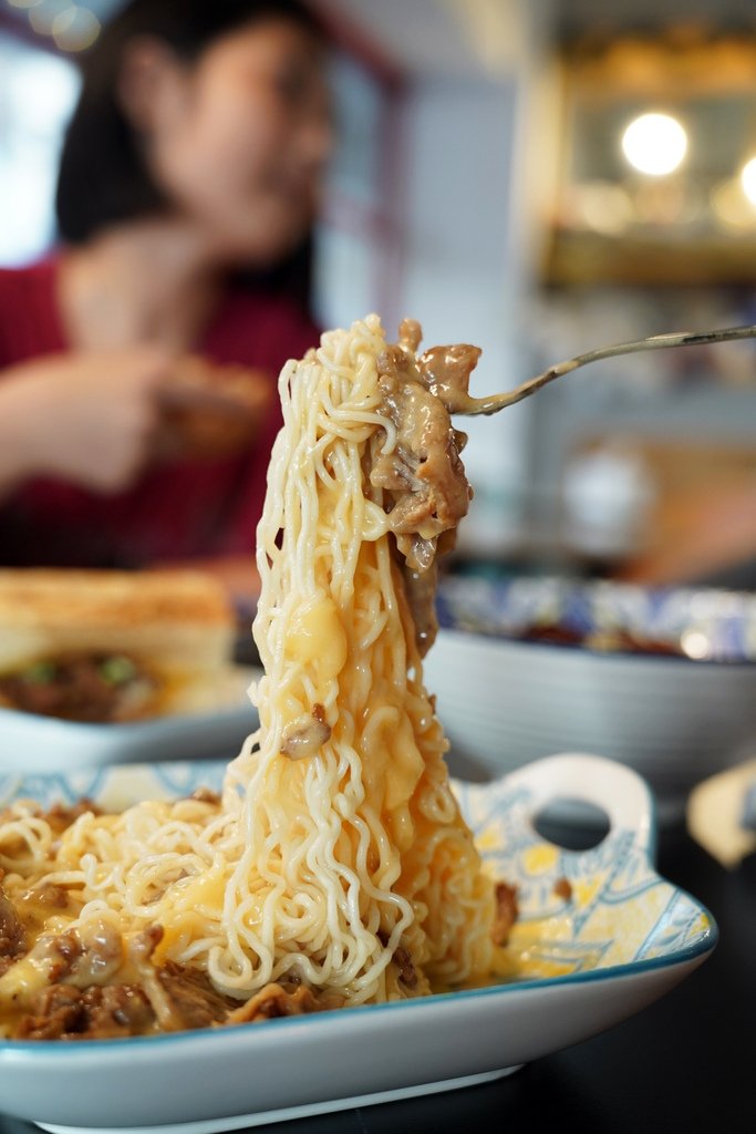 高雄楠梓美食必吃！智勝所香港餐廳，道地港味讓你驚豔！蔥油松阪