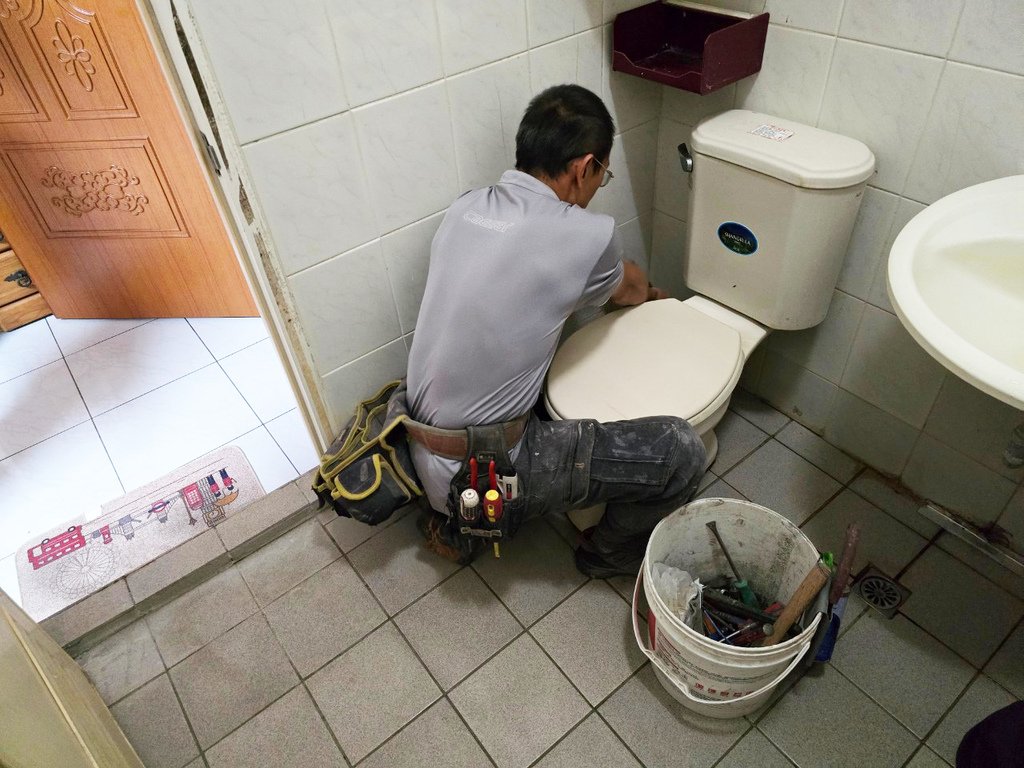 台南廁所翻新推薦│砍掉浴缸淋浴空間更大│全部打掉重做防水層│
