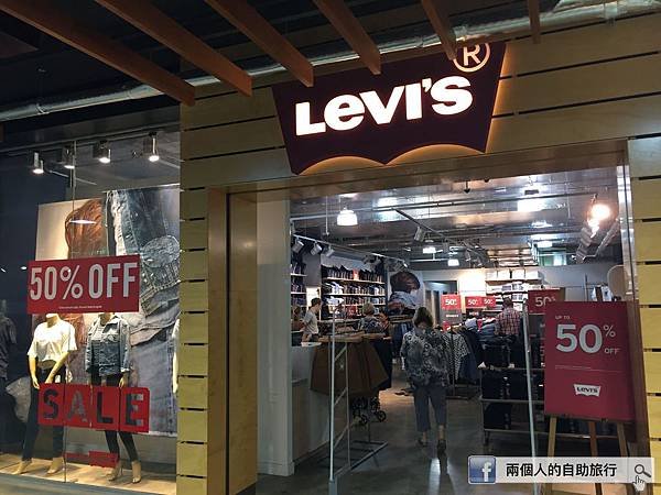 levis outlet.jpeg