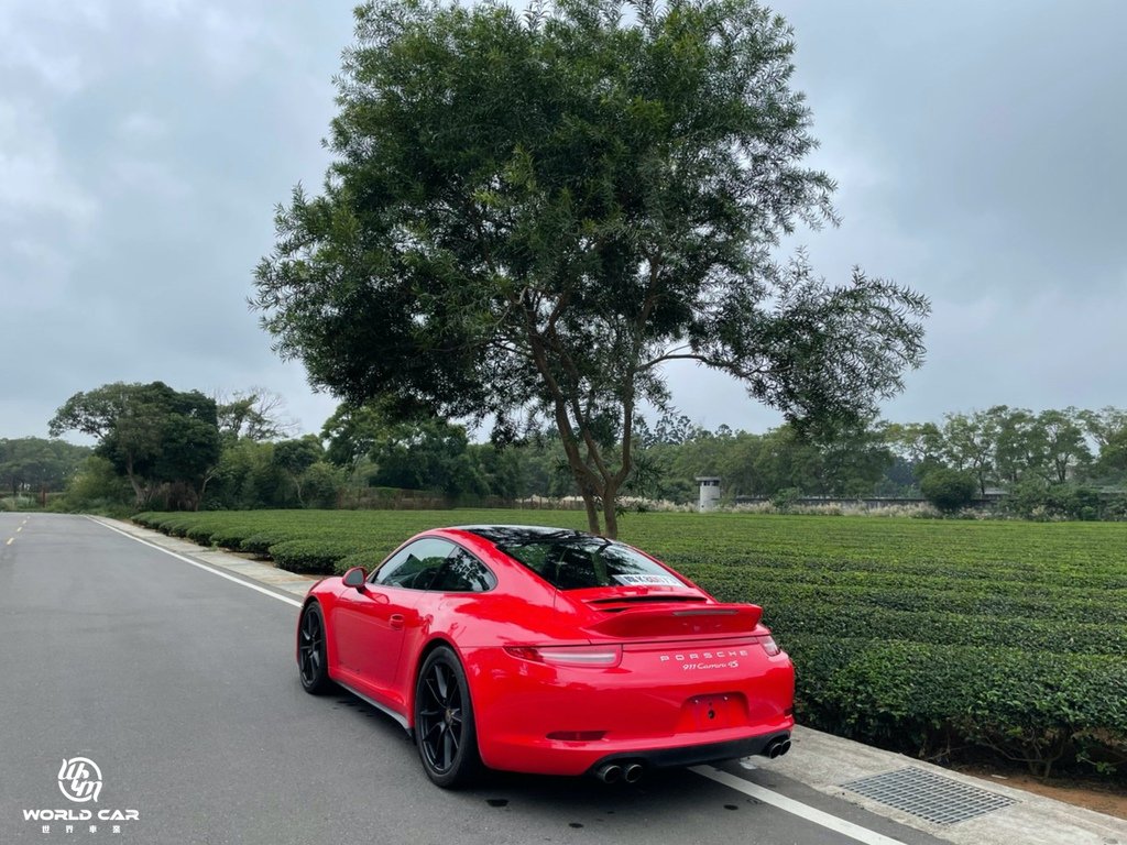 加規保時捷991 Carrera4S外匯車，代購加規外匯車商請找世界車業。保時捷911二手車。