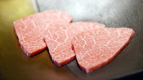 燒肉新境界！體驗極致和牛料理的「蕃 YORONIKU」