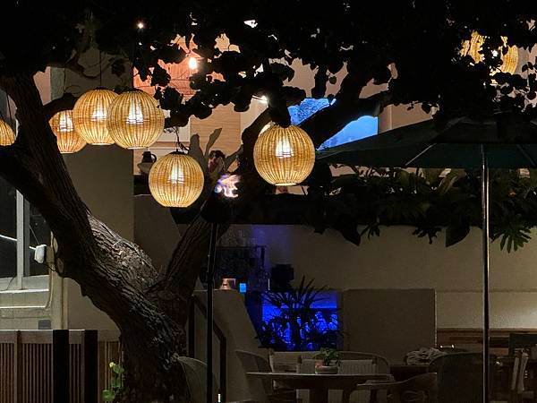 從傍晚到深夜的威基基海灘