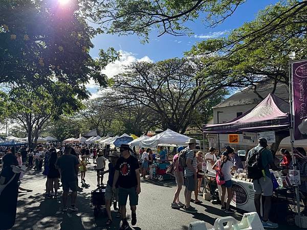 KCC Farmers Market 與旁邊的仙人掌