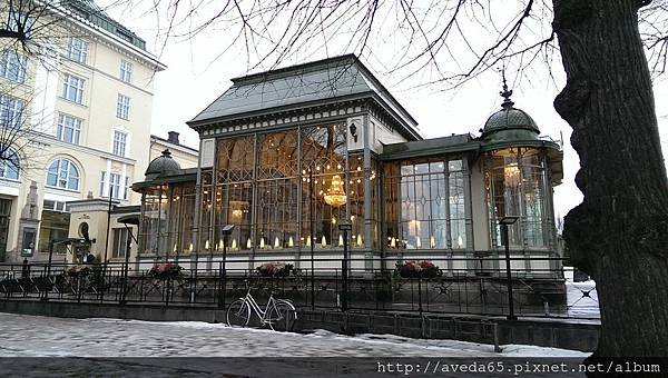 這是赫爾辛基市區唯一對我胃口的建築物，從1867年開業到現在的Kappeli餐廳