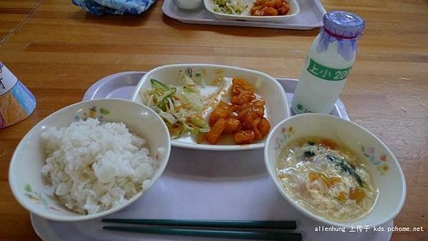 日本小孩進餐.jpg