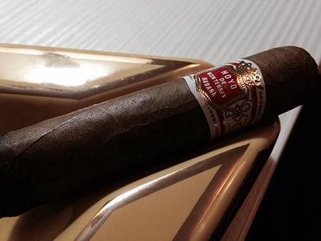 hoyo petit robusto4