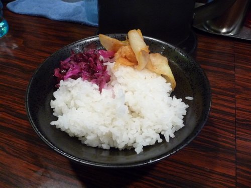 0124午餐-本鄉亭免費吃到飽的白飯+漬物.JPG