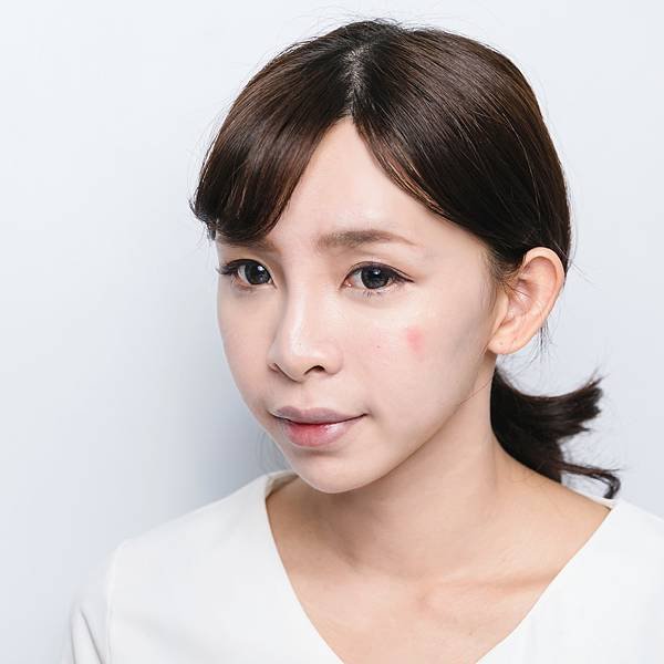 L%5CEGERE蘭吉兒3in1絲柔持妝唇頰蜜粉 10.jpg